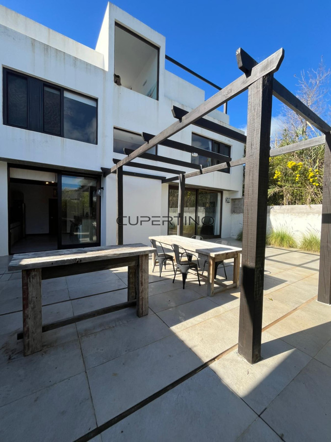Casa ID.122 - MANANTIALES A 2 CUADRAS DEL MAR TOTALMENTE RENOVADA