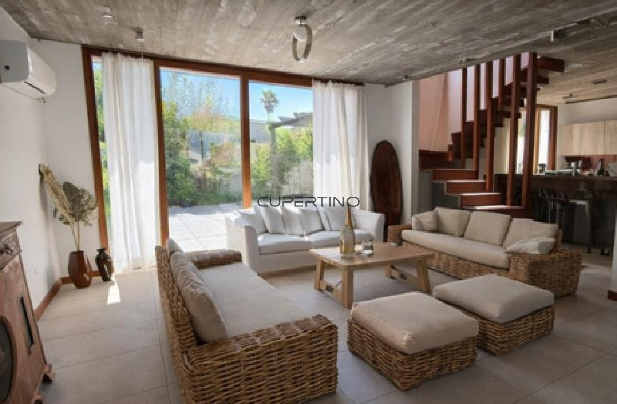 Casa ID.122 - MANANTIALES A 2 CUADRAS DEL MAR TOTALMENTE RENOVADA