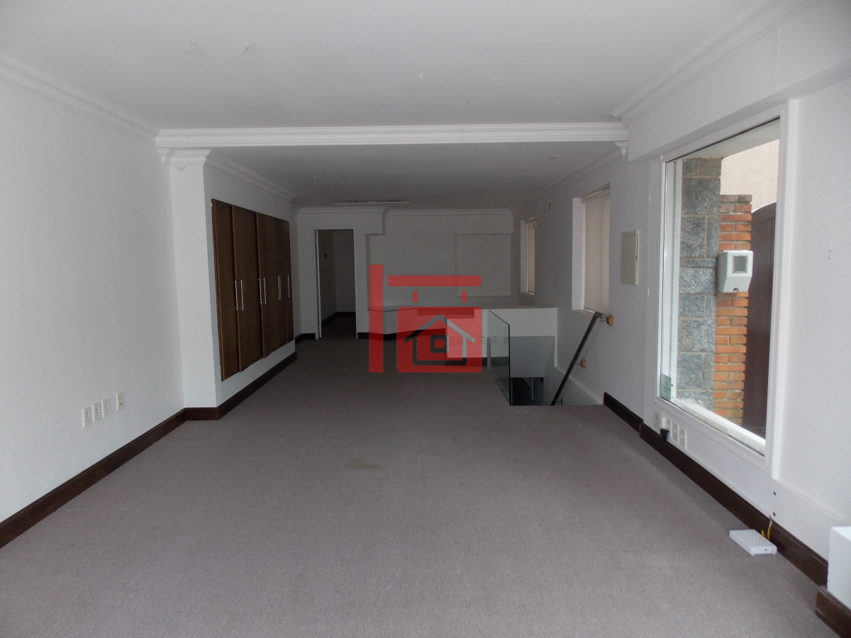 Local Comercial ID.369 - PENINSULA - EXCELENTE LOCAL SOBRE CALLE GORLERO !!!
