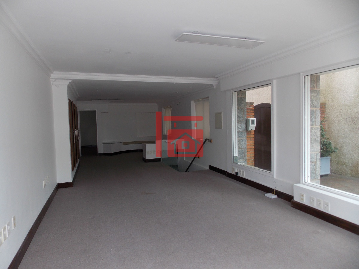 Local Comercial ID.369 - PENINSULA - EXCELENTE LOCAL SOBRE CALLE GORLERO !!!
