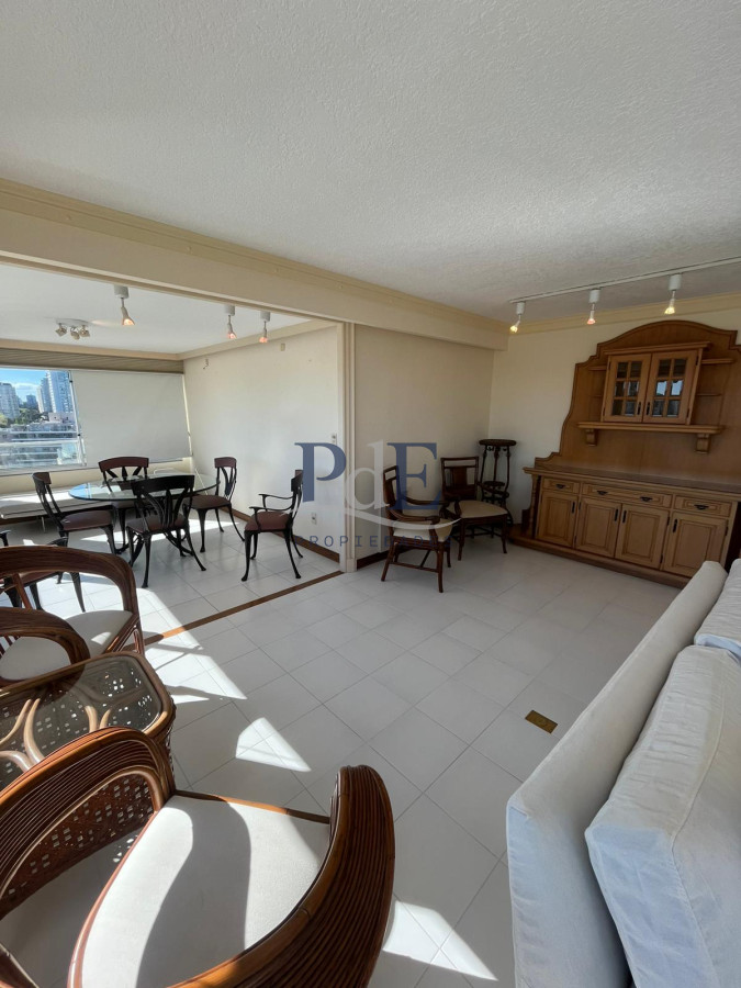 Apartamento en Playa Brava 4 Dormitorios Frente al mar. - Imagen 3