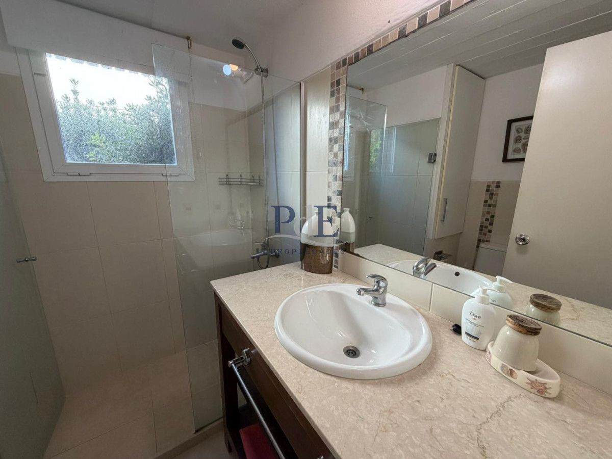 Apartamento en Rincón del Indio, a 1 cuadra del mar - Imagen 12