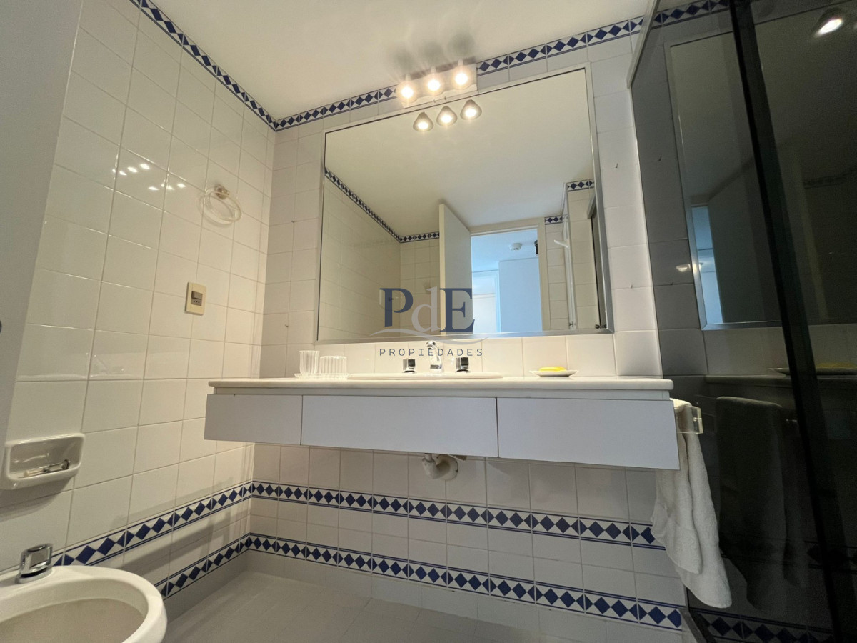 Apartamento en Playa Brava 4 Dormitorios Frente al mar. - Imagen 33