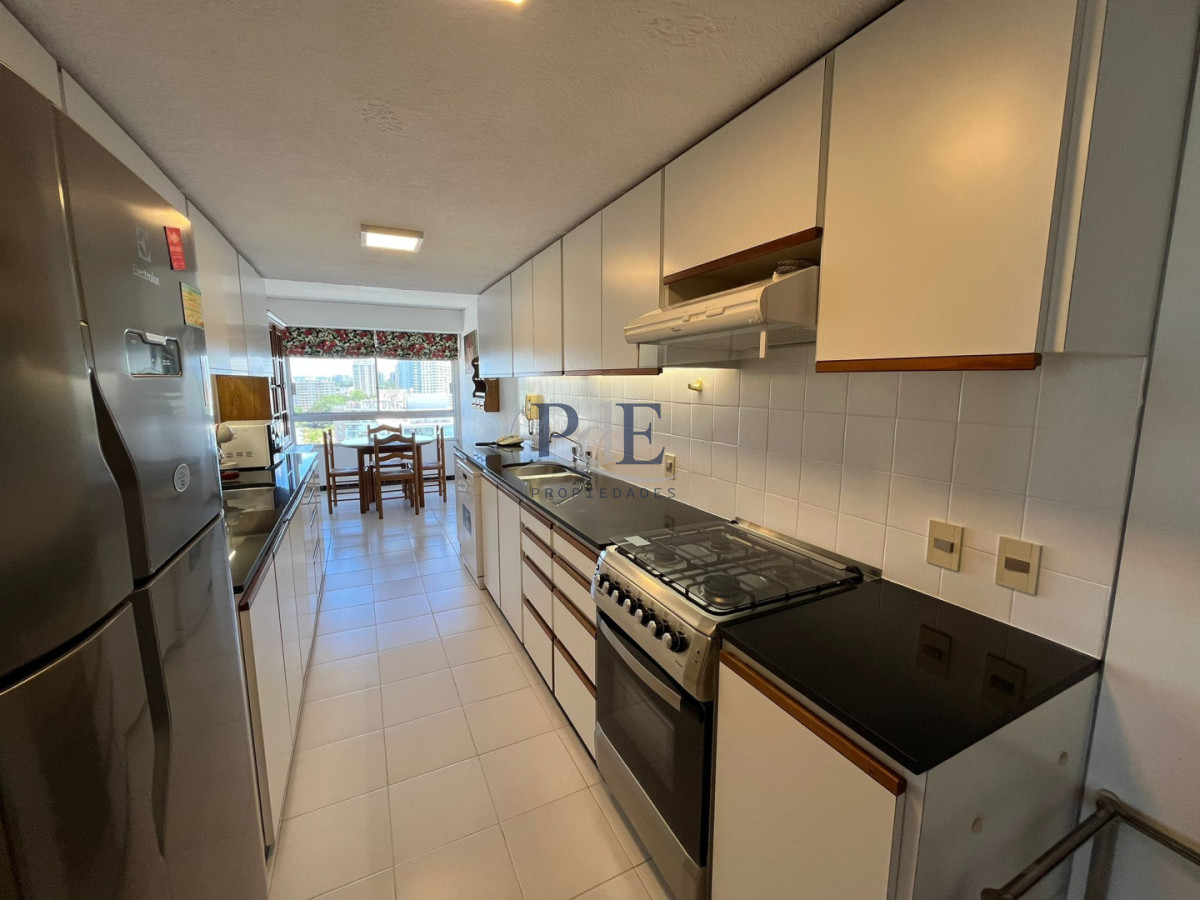 Apartamento en Playa Brava 4 Dormitorios Frente al mar. - Imagen 21