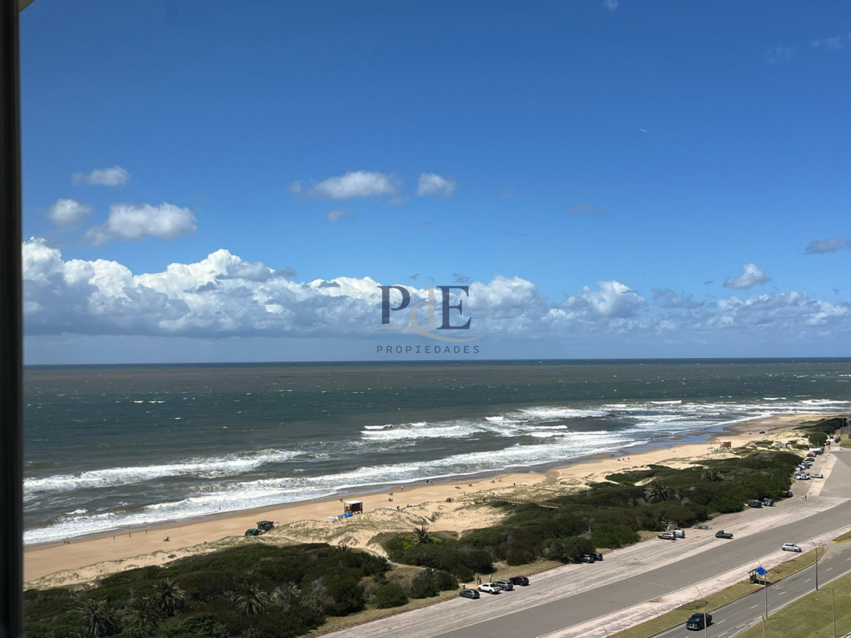 Apartamento en Playa Brava 4 Dormitorios Frente al mar. - Imagen 11