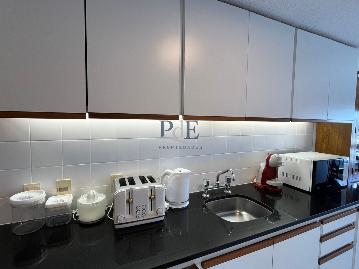 Apartamento en Playa Brava 4 Dormitorios Frente al mar. - Imagen 24