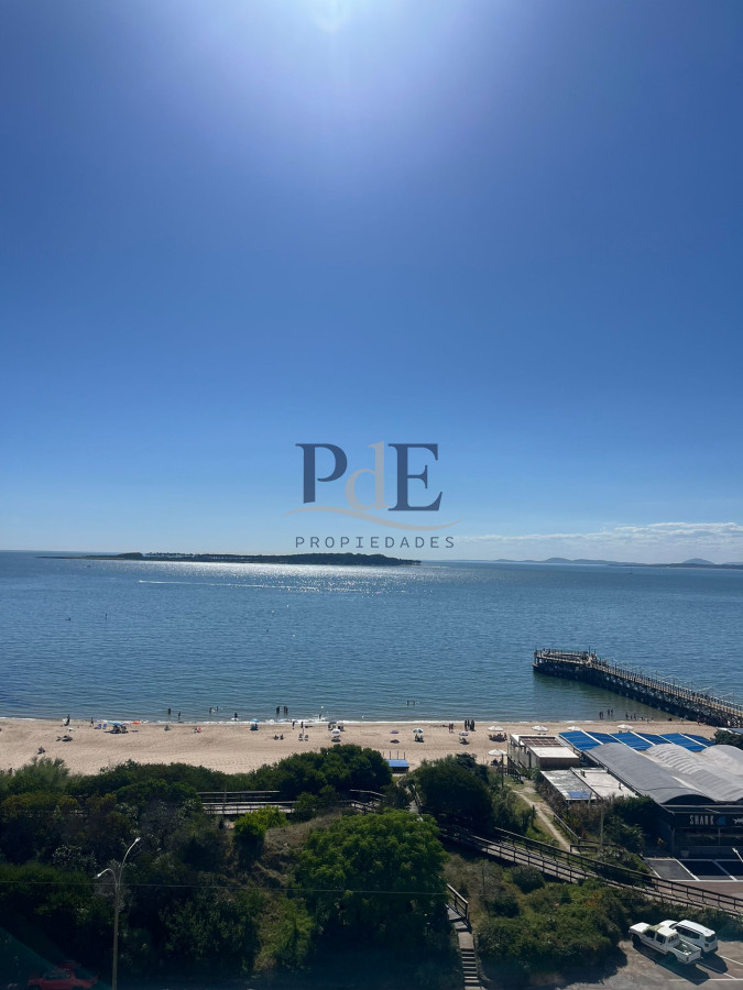 Apartamento frente al mar | Parada 3 | Playa Mansa (vista soñada a la bahía)