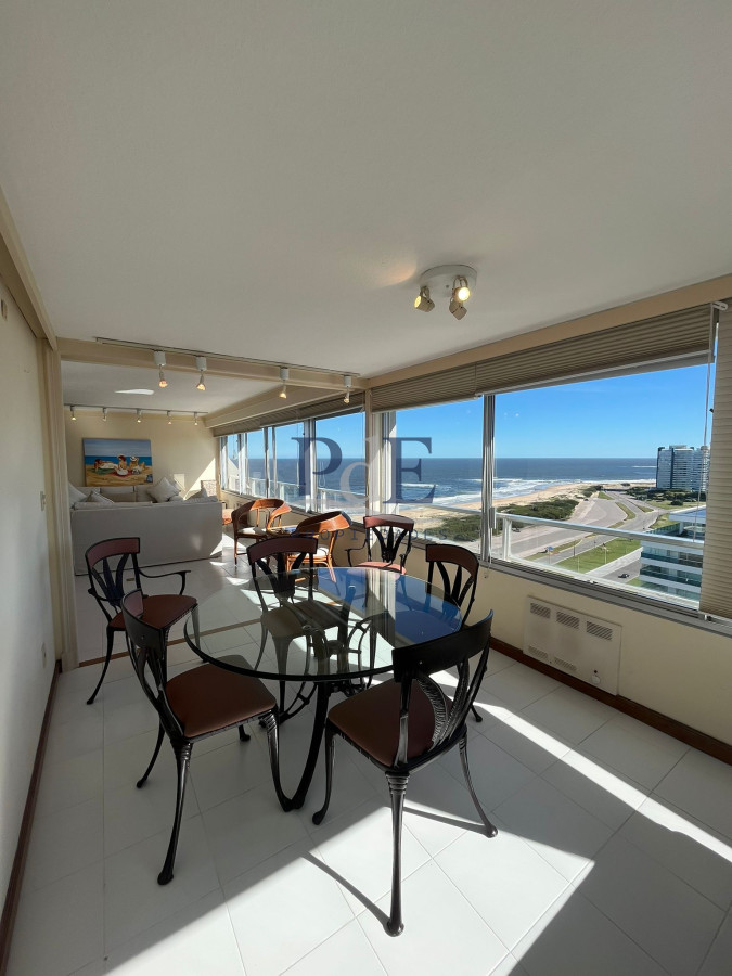 Apartamento en Playa Brava 4 Dormitorios Frente al mar. - Imagen 2