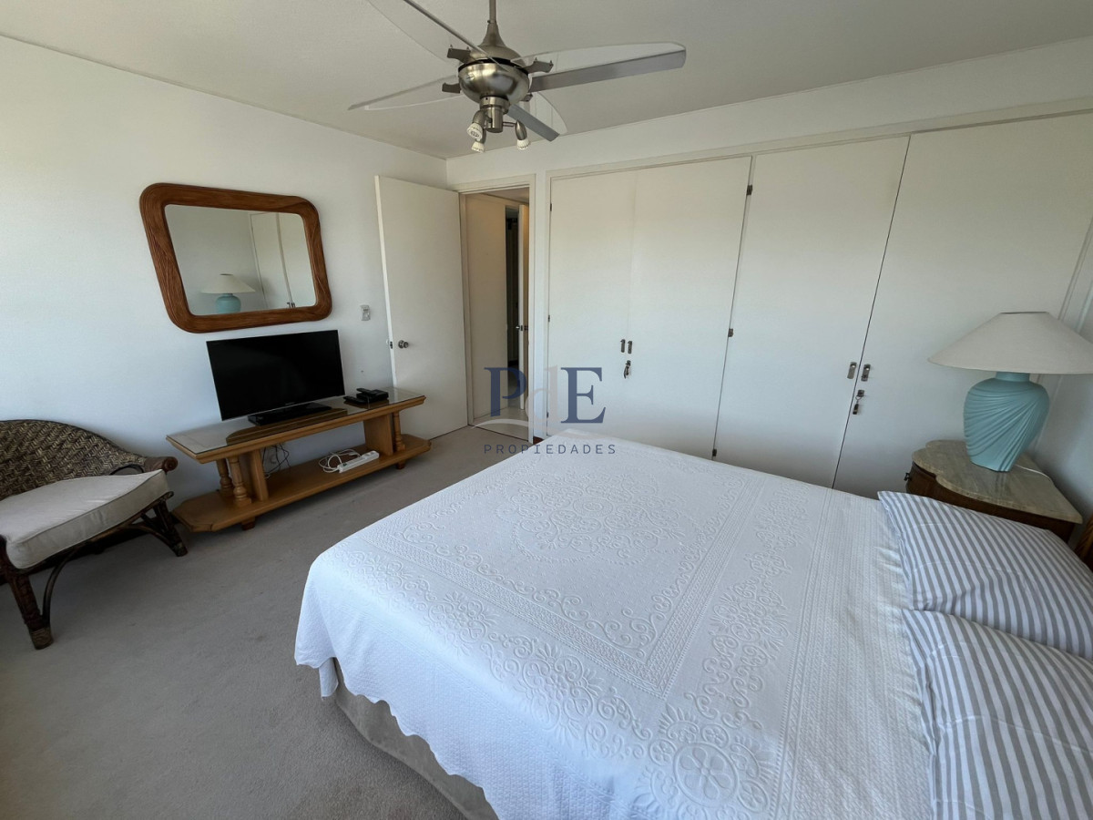 Apartamento en Playa Brava 4 Dormitorios Frente al mar. - Imagen 37