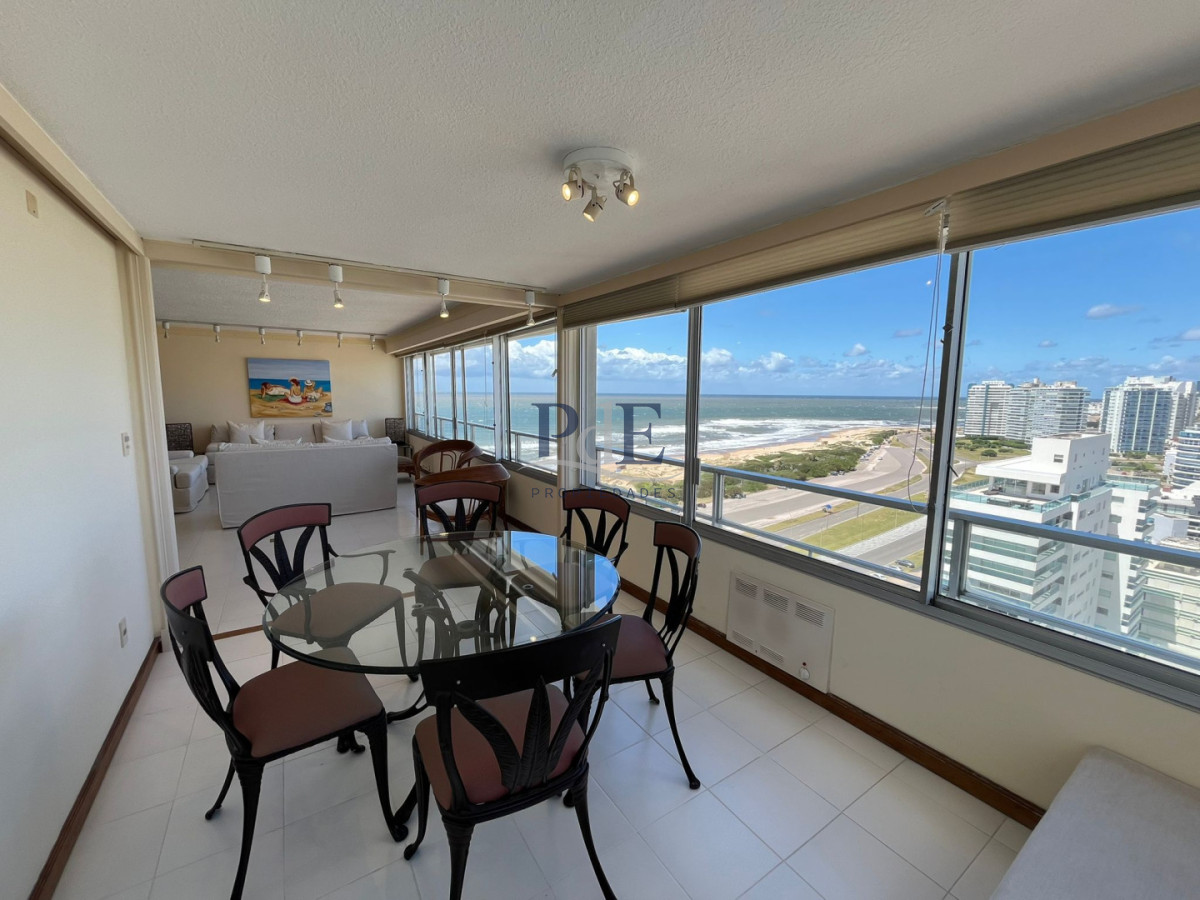 Apartamento en Playa Brava 4 Dormitorios Frente al mar. - Imagen 2