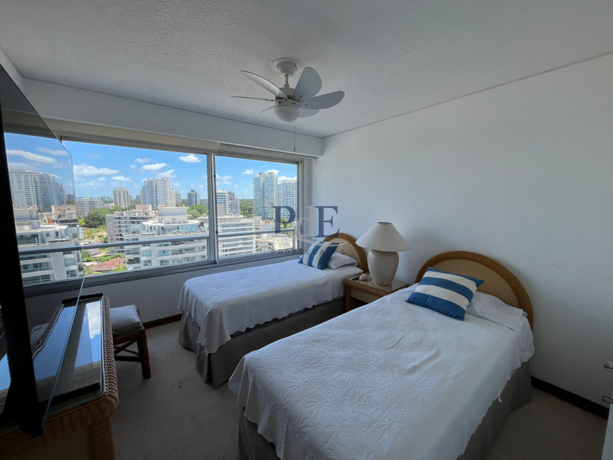 Apartamento en Playa Brava 4 Dormitorios Frente al mar. - Imagen 29