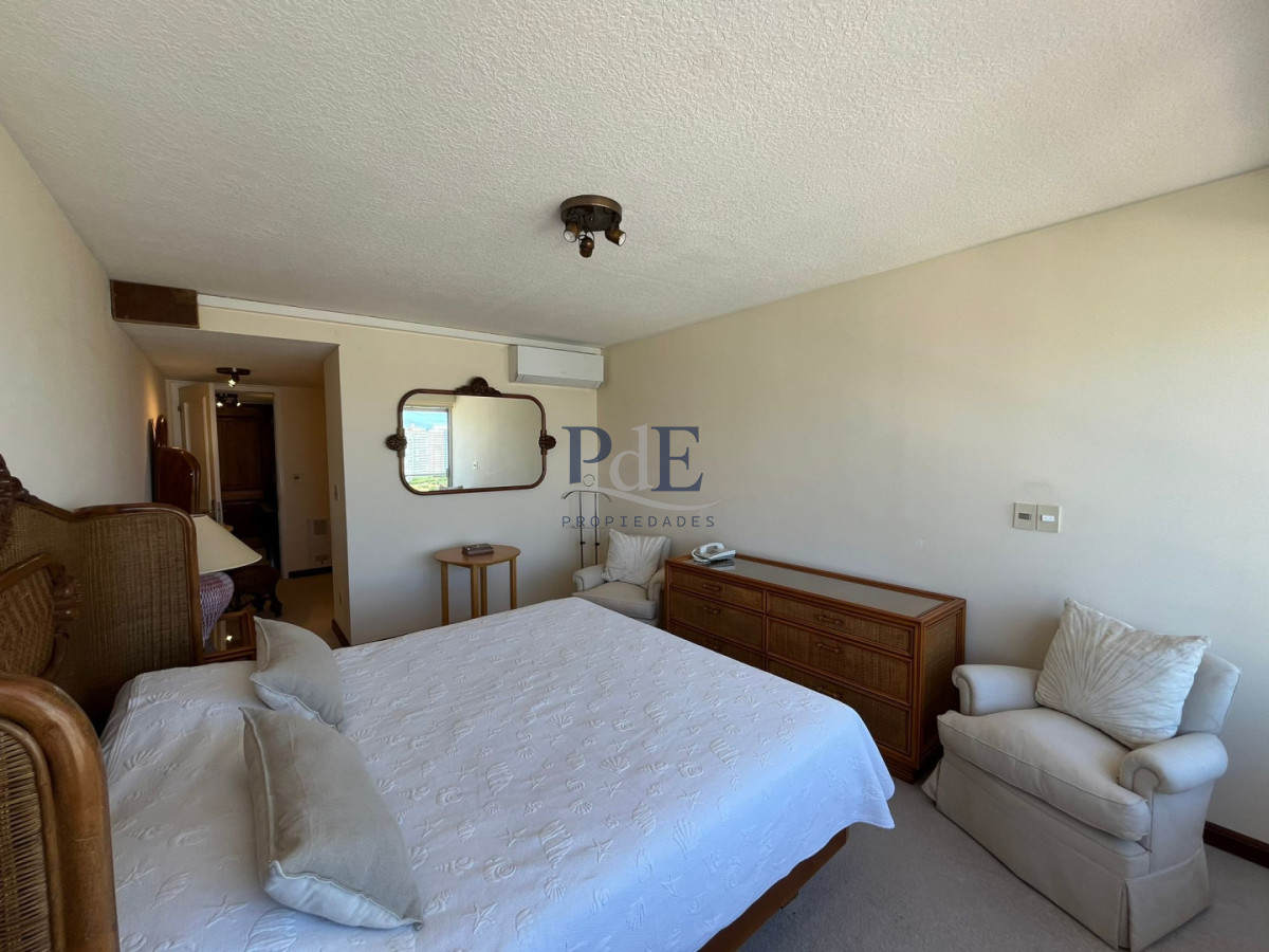 Apartamento en Playa Brava 4 Dormitorios Frente al mar. - Imagen 17