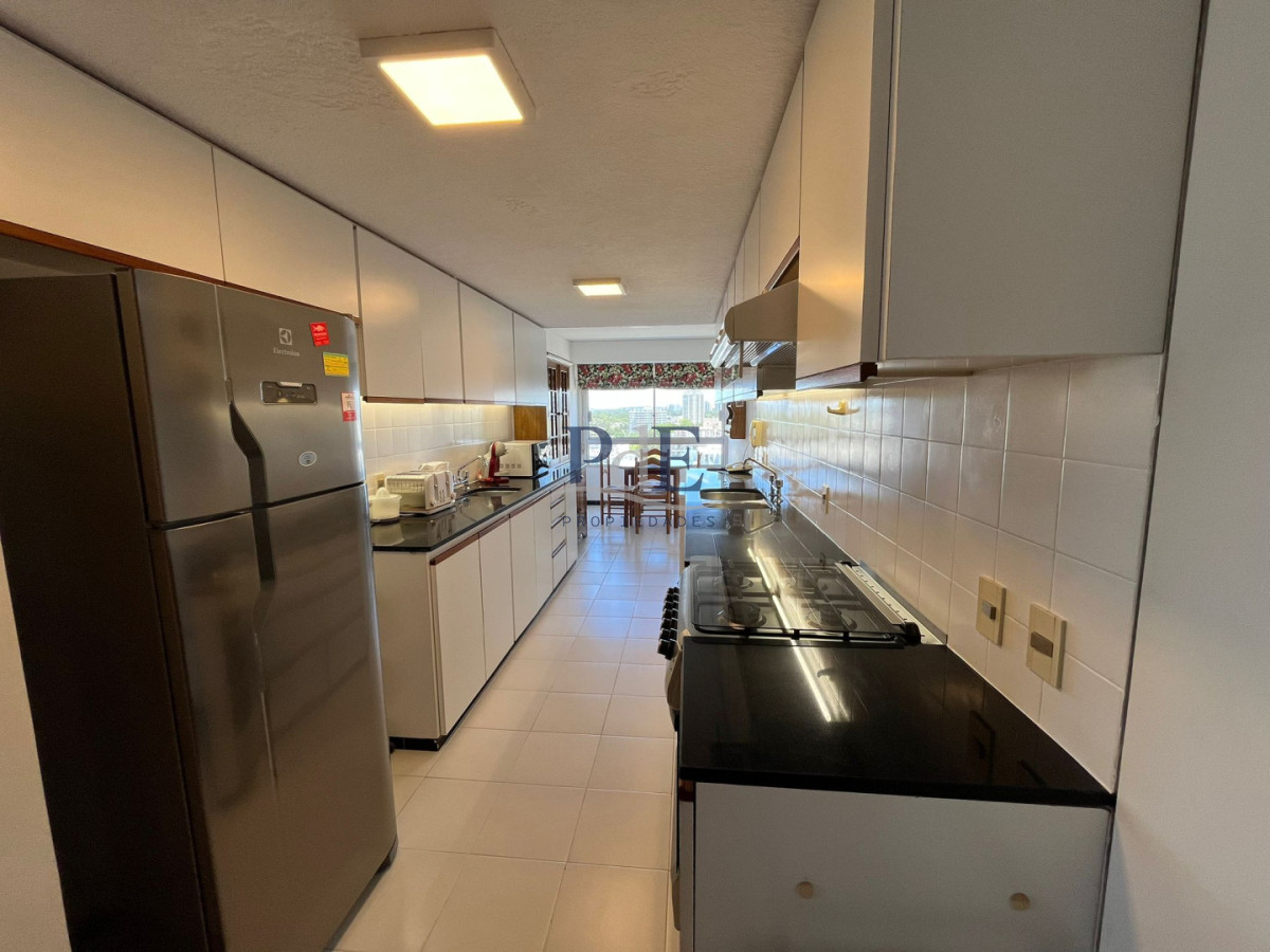 Apartamento en Playa Brava 4 Dormitorios Frente al mar. - Imagen 20