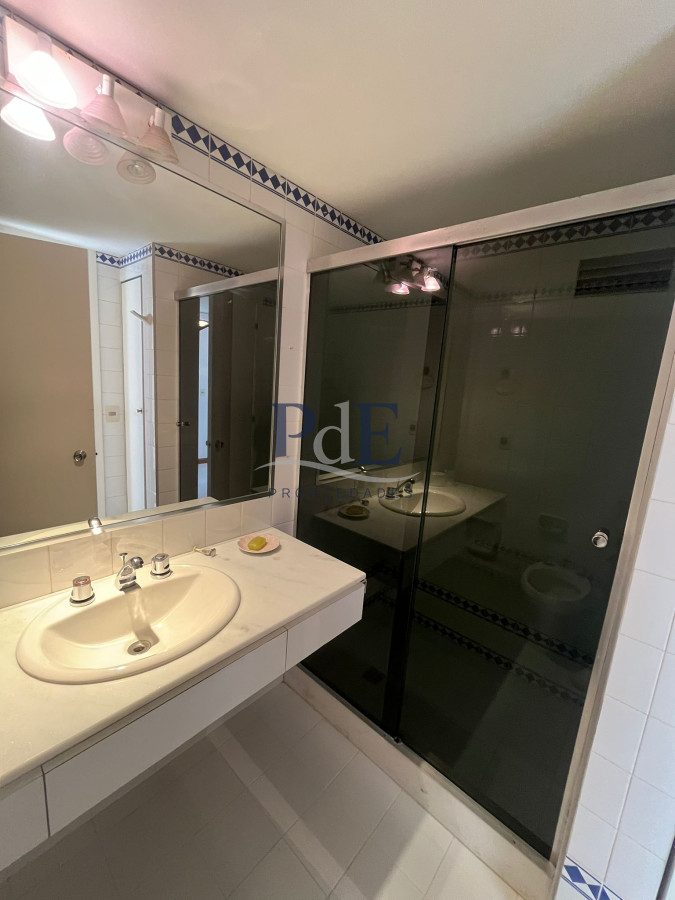 Apartamento en Playa Brava 4 Dormitorios Frente al mar. - Imagen 15