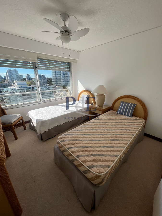 Apartamento en Playa Brava 4 Dormitorios Frente al mar. - Imagen 16