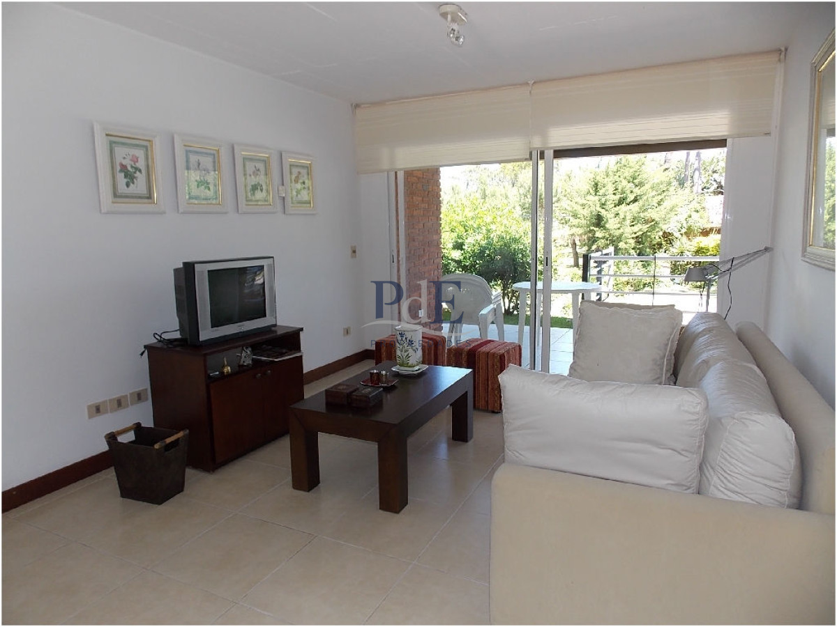 Apartamento en Rincón del Indio, a 1 cuadra del mar - Imagen 1