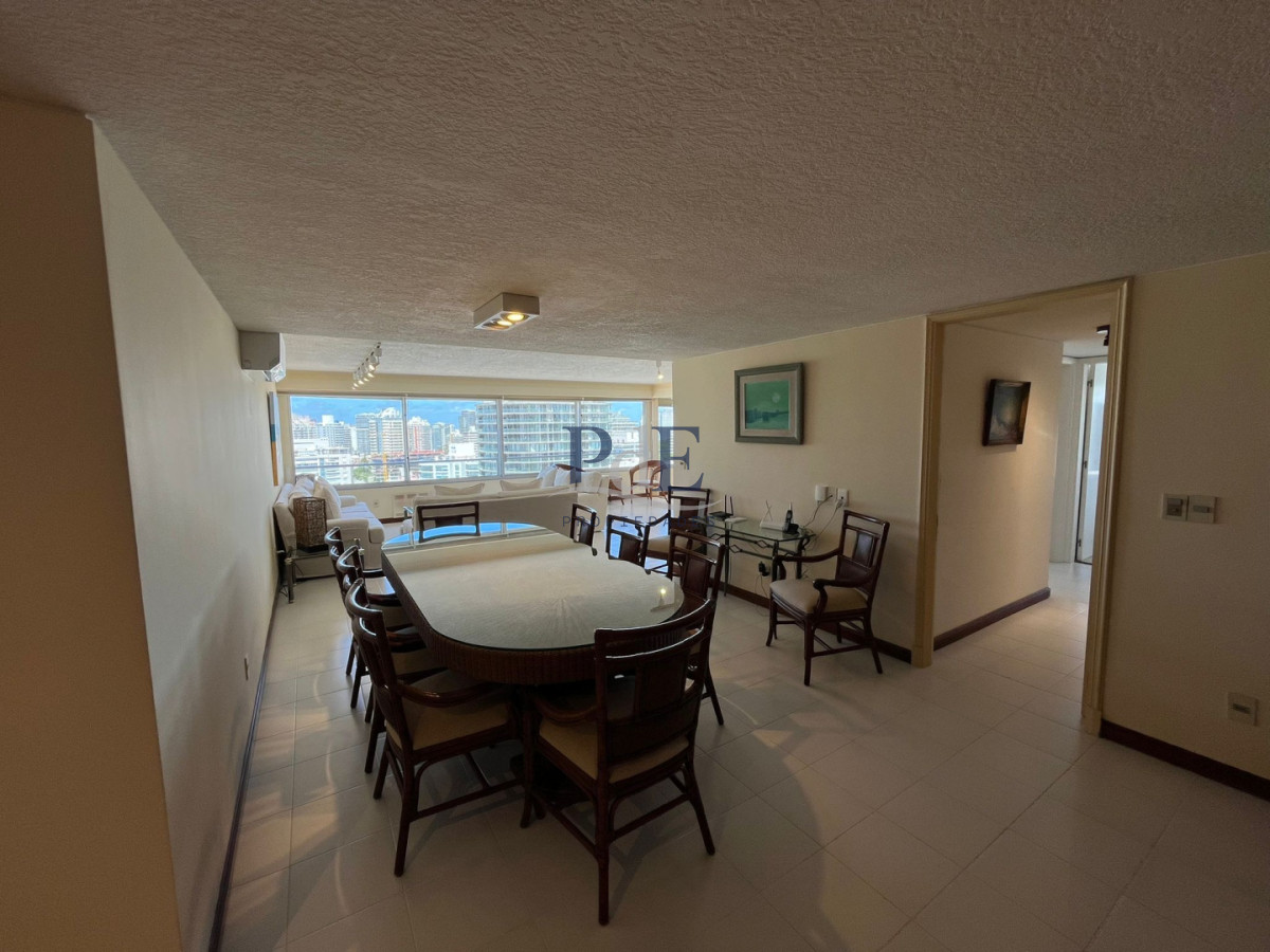 Apartamento en Playa Brava 4 Dormitorios Frente al mar. - Imagen 8