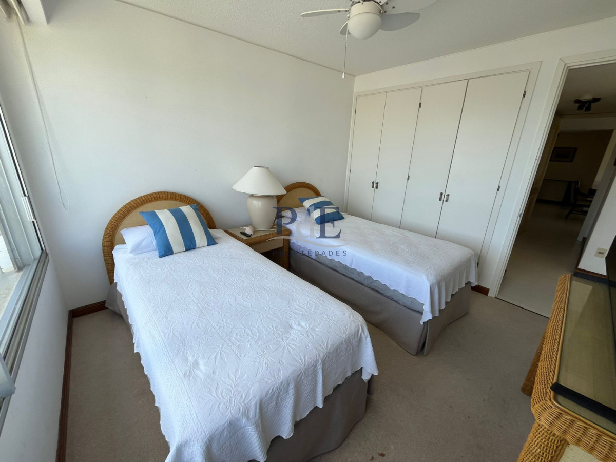 Apartamento en Playa Brava 4 Dormitorios Frente al mar. - Imagen 32