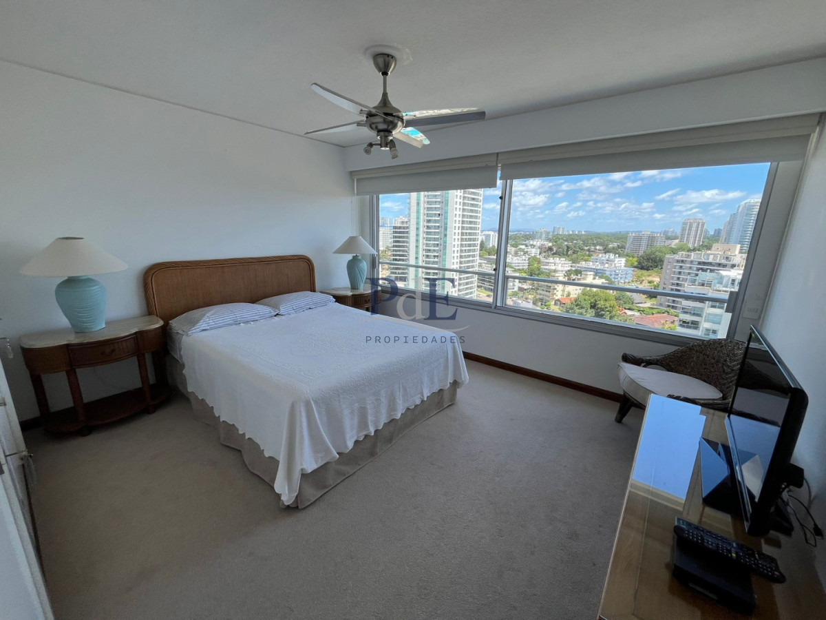 Apartamento en Playa Brava 4 Dormitorios Frente al mar. - Imagen 35