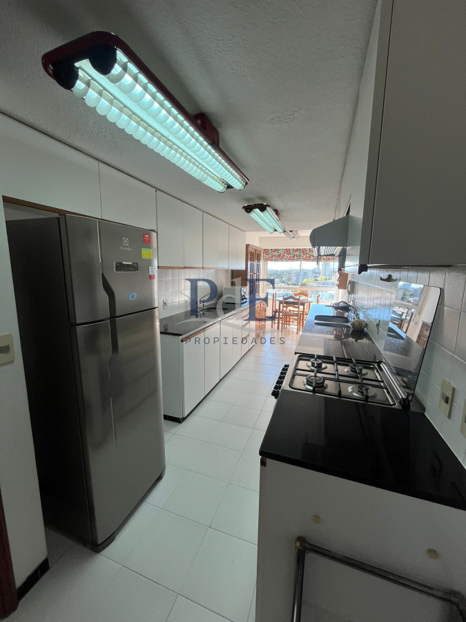 Apartamento en Playa Brava 4 Dormitorios Frente al mar. - Imagen 8