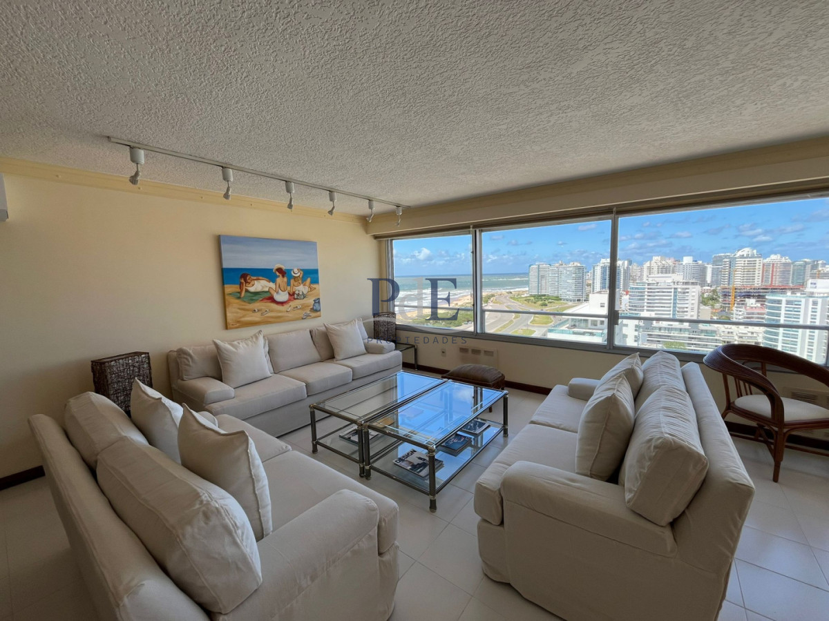 Apartamento en Playa Brava 4 Dormitorios Frente al mar. - Imagen 1