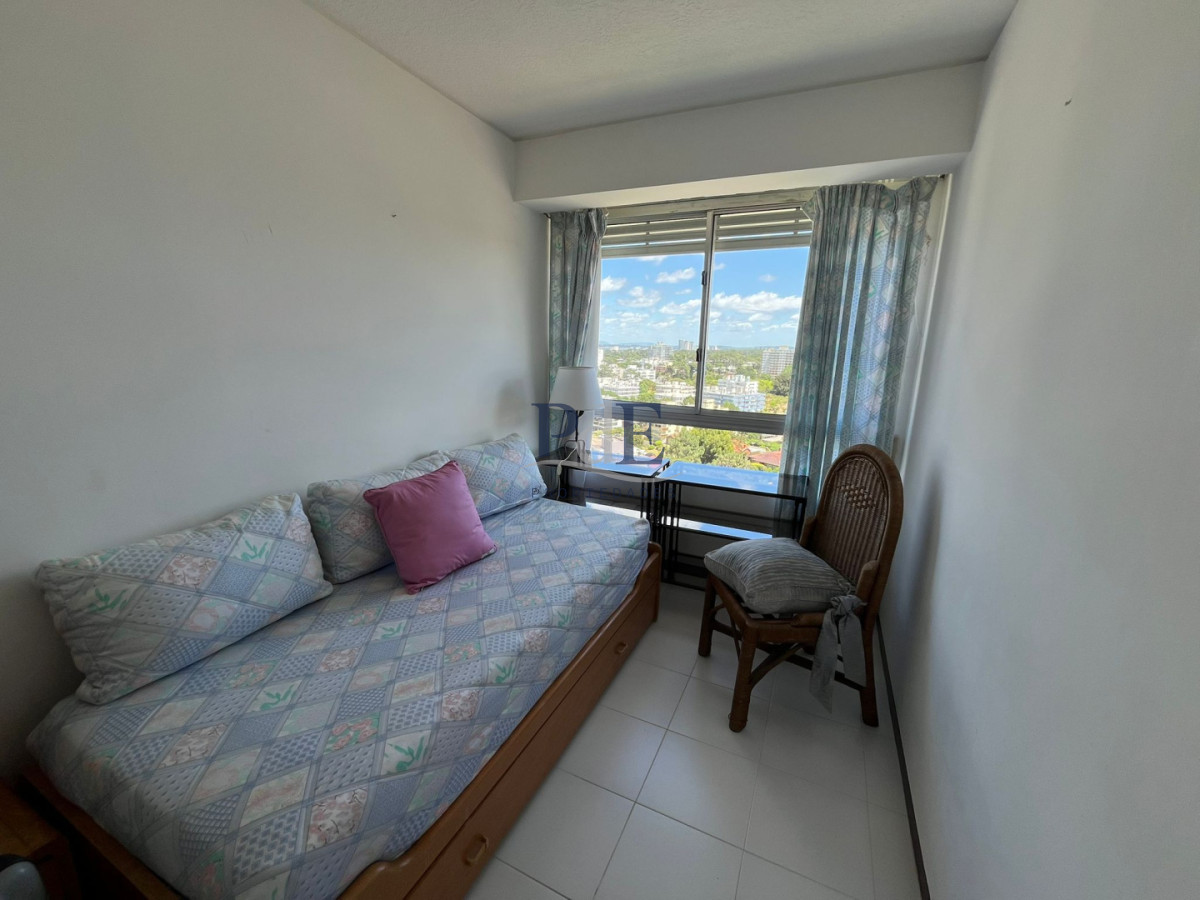 Apartamento en Playa Brava 4 Dormitorios Frente al mar. - Imagen 28