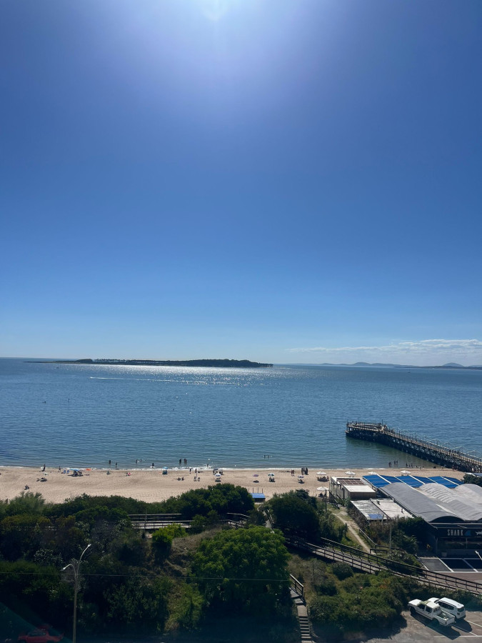 Apartamento frente al mar | Parada 3 | Playa Mansa (vista soñada a la bahía)