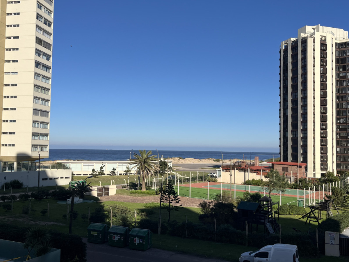Apartamento en venta de un dormitorio con vista a Playa Brava
