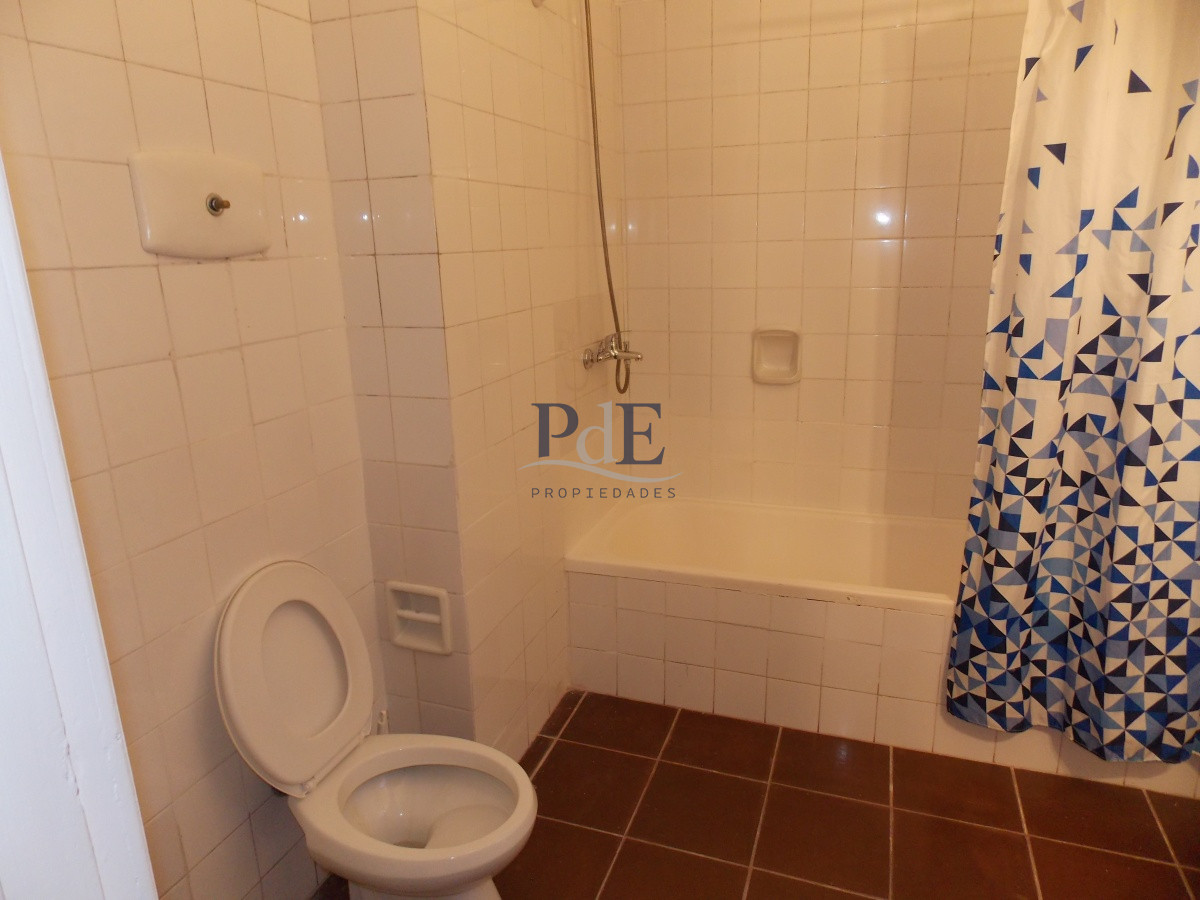 MUY BUENA CASA UBICADA EN EL CORAZÓN DEL BARRIO DEL GOLF - Imagen 39