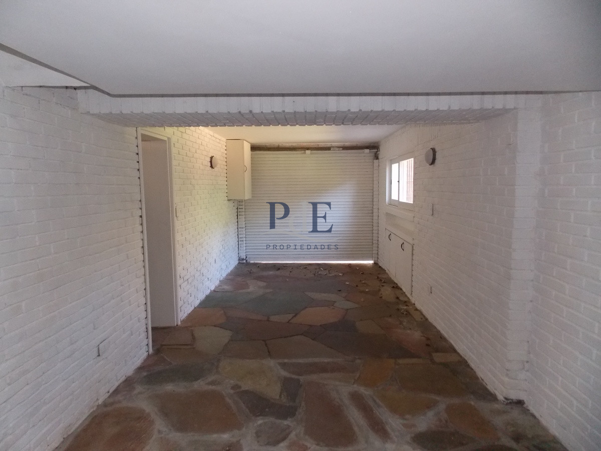 MUY BUENA CASA UBICADA EN EL CORAZÓN DEL BARRIO DEL GOLF - Imagen 42