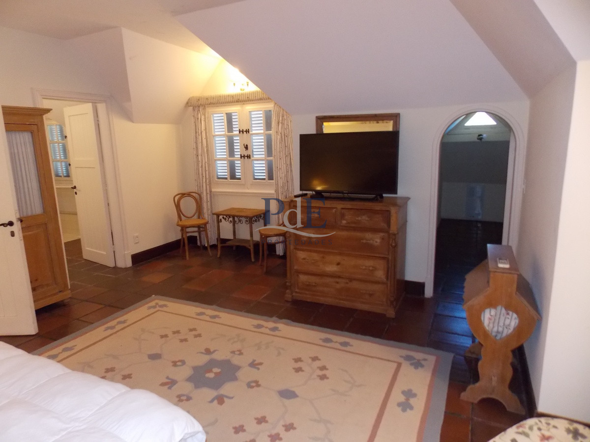 MUY BUENA CASA UBICADA EN EL CORAZÓN DEL BARRIO DEL GOLF - Imagen 28