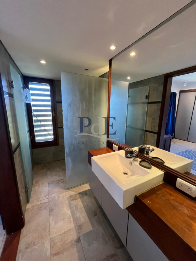 Manantiales casa de 4 dorm y 4 baños a 200 mts del Mar. - Imagen 30