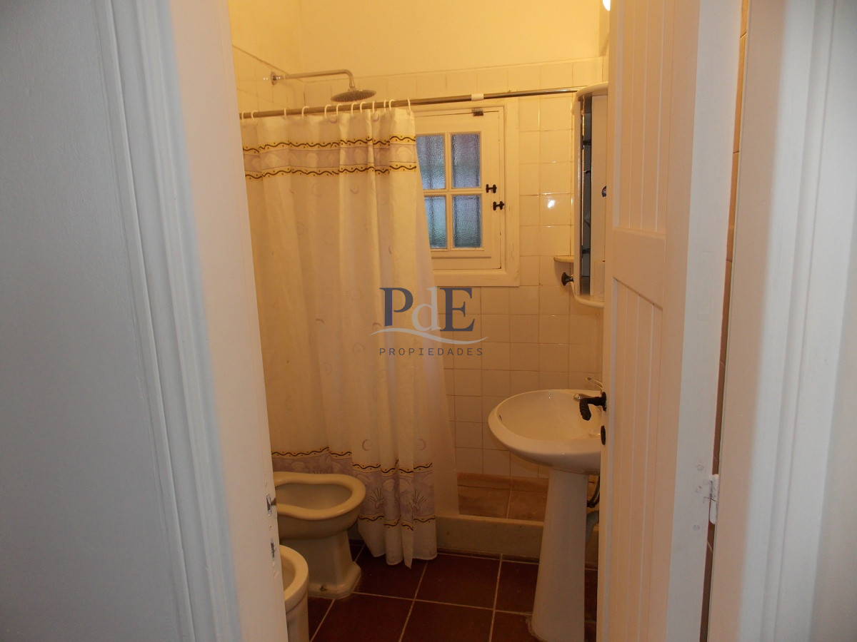 MUY BUENA CASA UBICADA EN EL CORAZÓN DEL BARRIO DEL GOLF - Imagen 43