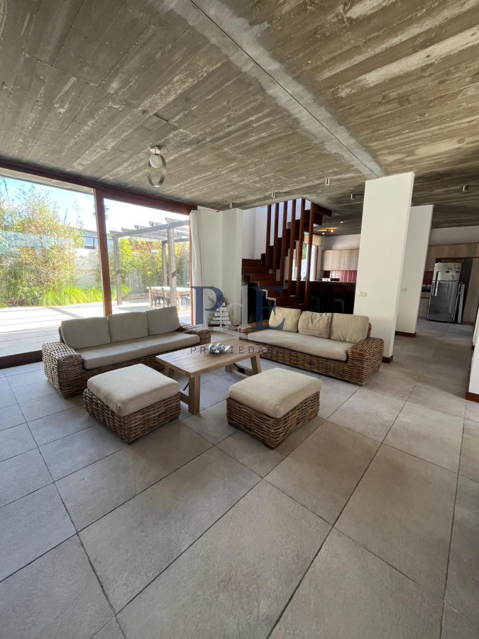 Manantiales casa de 4 dorm y 4 baños a 200 mts del Mar. - Imagen 11