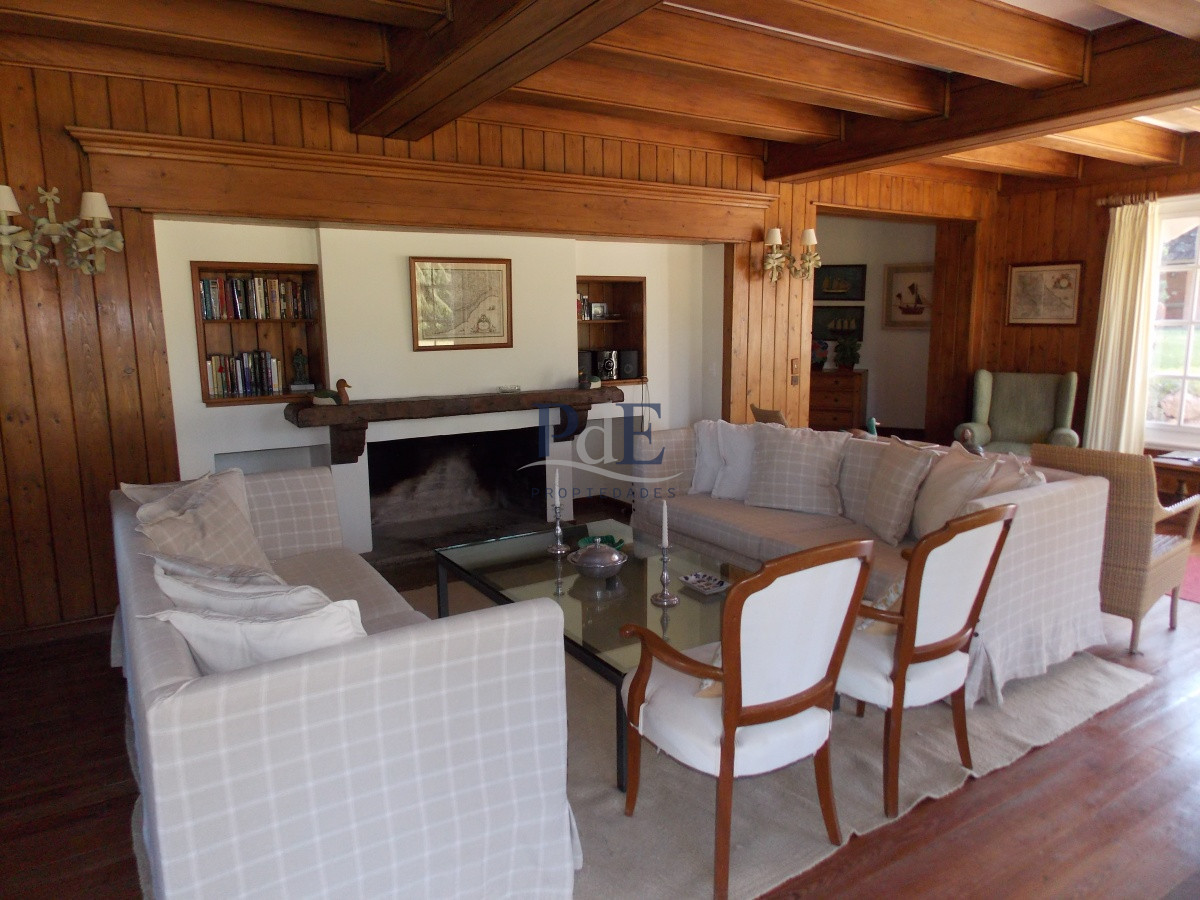 MUY BUENA CASA UBICADA EN EL CORAZÓN DEL BARRIO DEL GOLF - Imagen 11