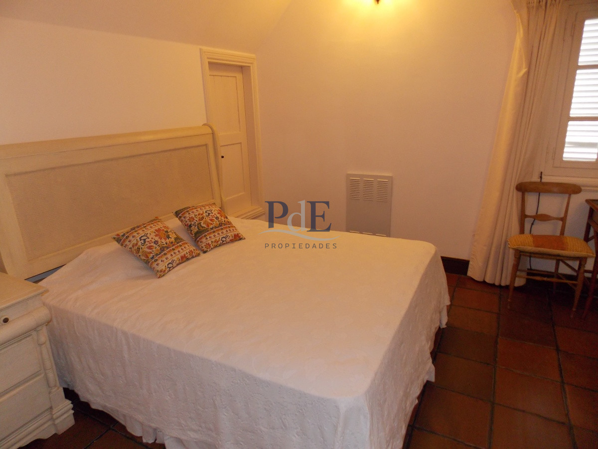 MUY BUENA CASA UBICADA EN EL CORAZÓN DEL BARRIO DEL GOLF - Imagen 23