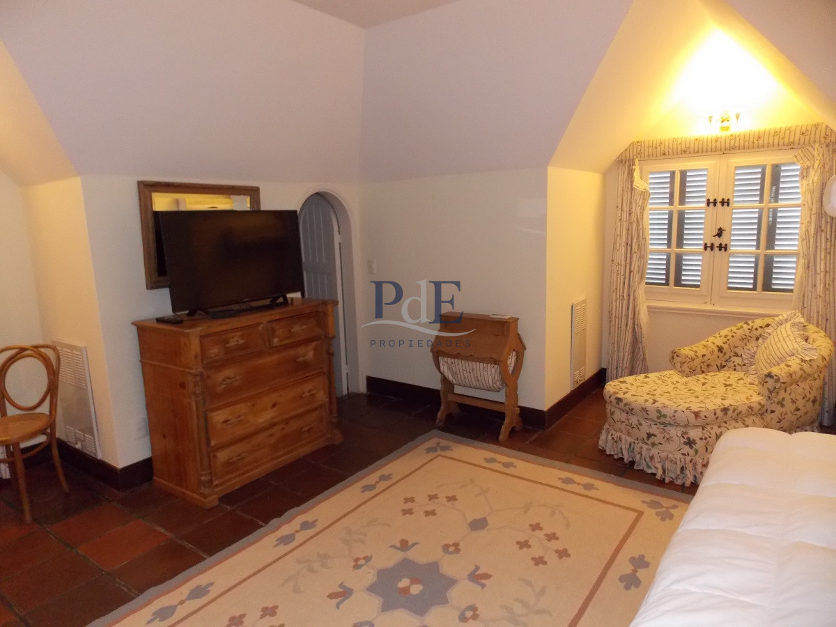 MUY BUENA CASA UBICADA EN EL CORAZÓN DEL BARRIO DEL GOLF - Imagen 29