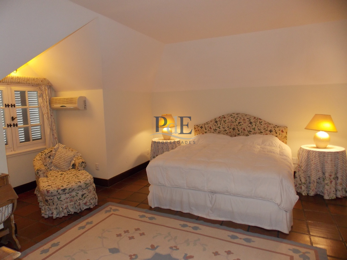 MUY BUENA CASA UBICADA EN EL CORAZÓN DEL BARRIO DEL GOLF - Imagen 27