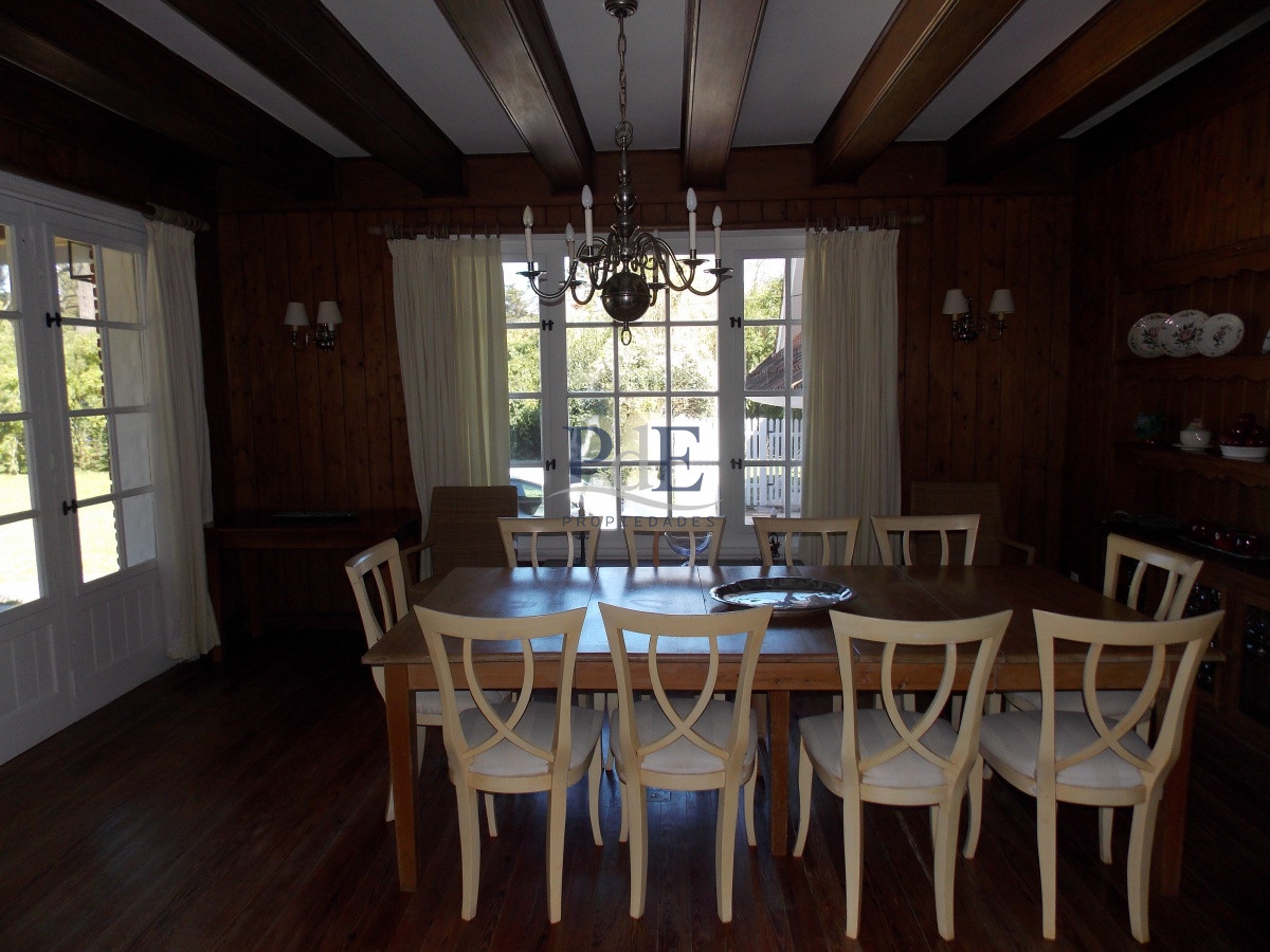 MUY BUENA CASA UBICADA EN EL CORAZÓN DEL BARRIO DEL GOLF - Imagen 12