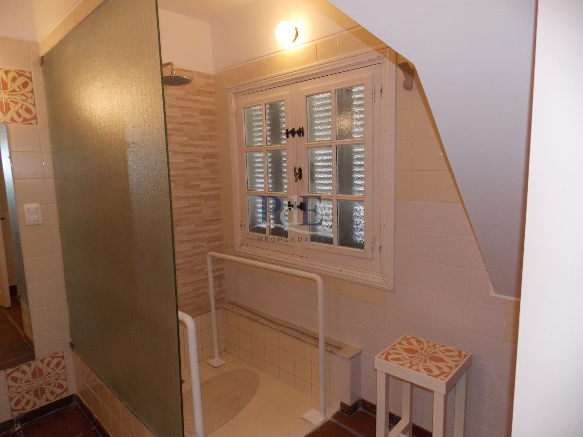 MUY BUENA CASA UBICADA EN EL CORAZÓN DEL BARRIO DEL GOLF - Imagen 31