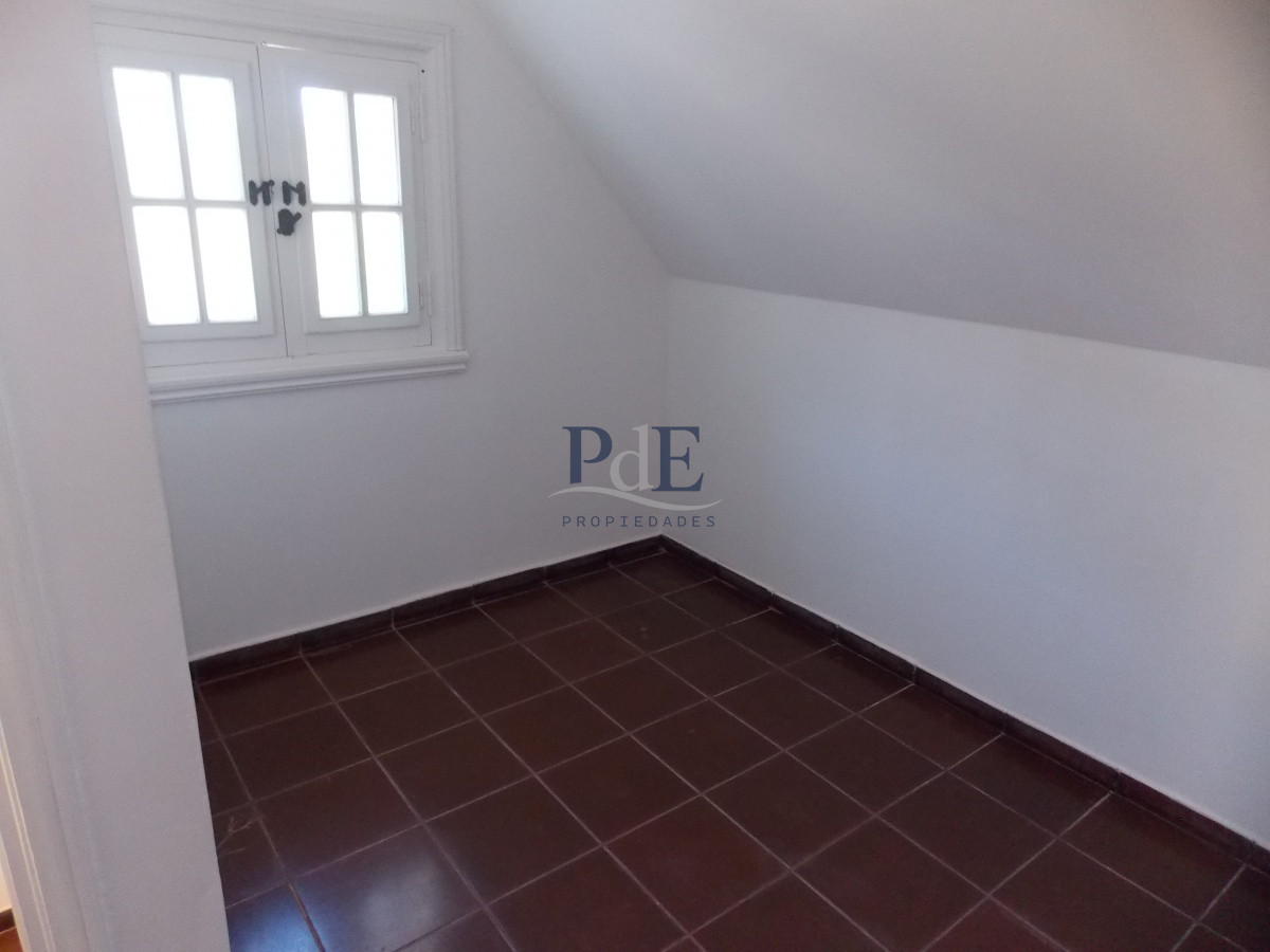 MUY BUENA CASA UBICADA EN EL CORAZÓN DEL BARRIO DEL GOLF - Imagen 45