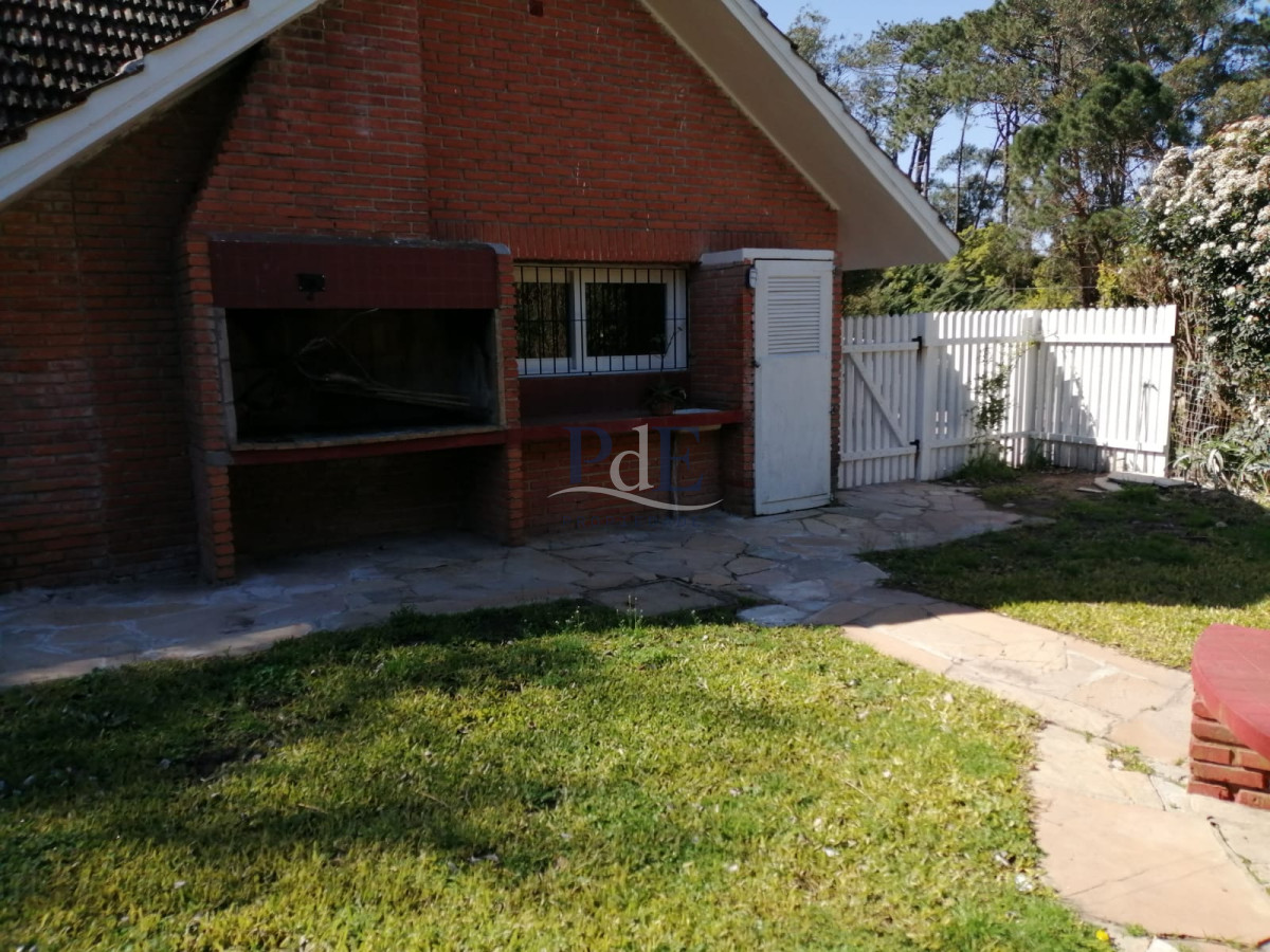 MUY BUENA CASA UBICADA EN EL CORAZÓN DEL BARRIO DEL GOLF - Imagen 52