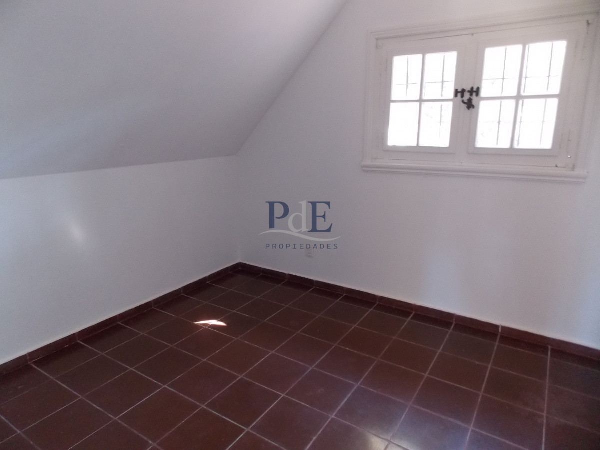 MUY BUENA CASA UBICADA EN EL CORAZÓN DEL BARRIO DEL GOLF - Imagen 46