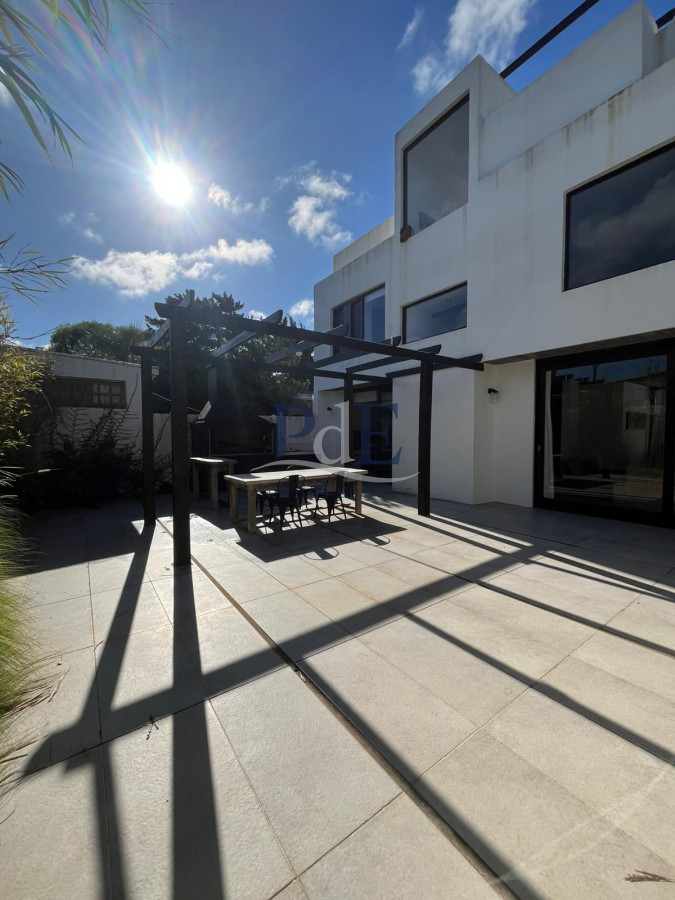 Manantiales casa de 4 dorm y 4 baños a 200 mts del Mar. - Imagen 20