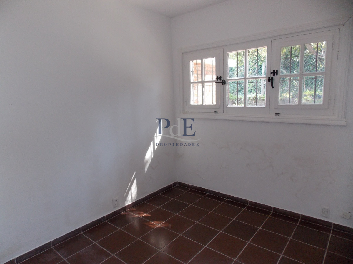 MUY BUENA CASA UBICADA EN EL CORAZÓN DEL BARRIO DEL GOLF - Imagen 40