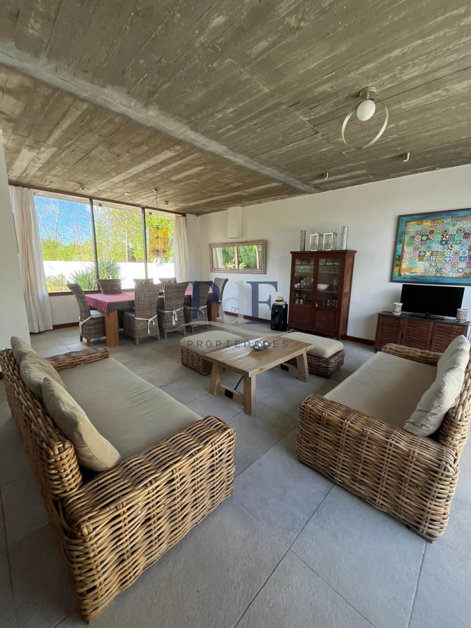 Manantiales casa de 4 dorm y 4 baños a 200 mts del Mar. - Imagen 8