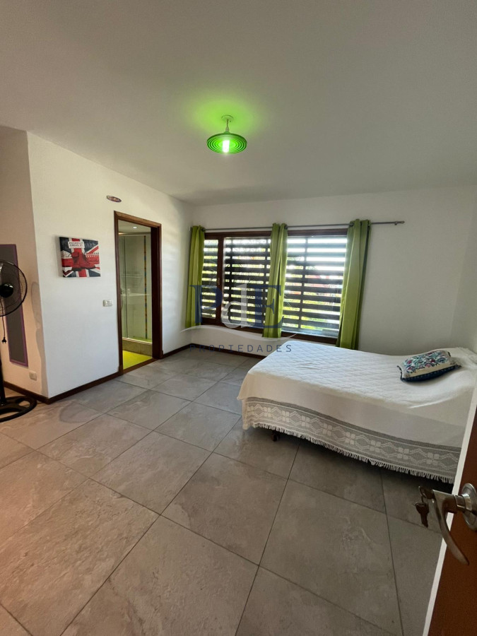 Manantiales casa de 4 dorm y 4 baños a 200 mts del Mar. - Imagen 35