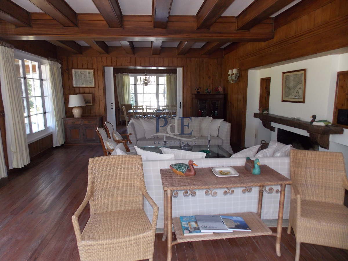 MUY BUENA CASA UBICADA EN EL CORAZÓN DEL BARRIO DEL GOLF - Imagen 10