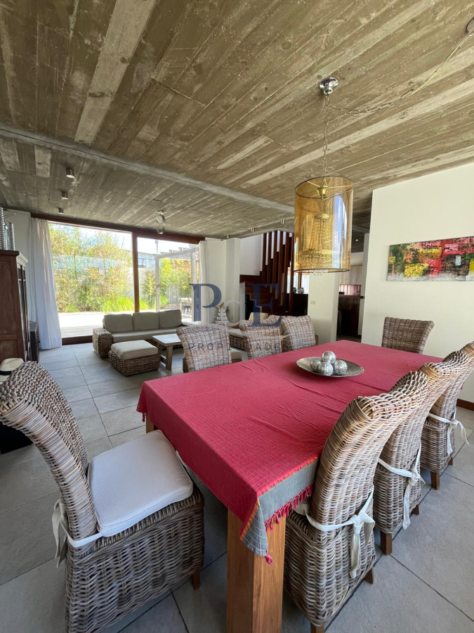 Manantiales casa de 4 dorm y 4 baños a 200 mts del Mar. - Imagen 12