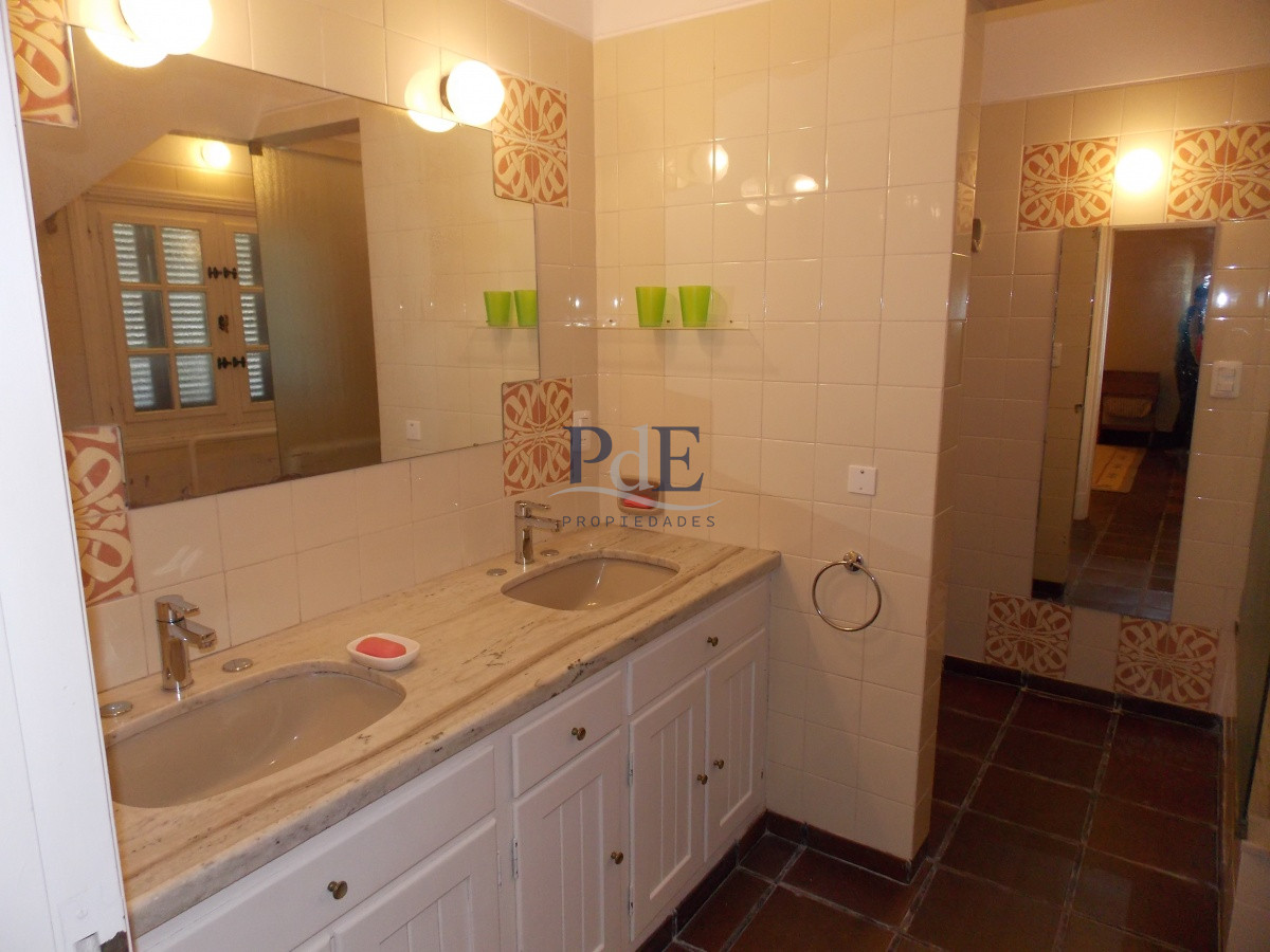 MUY BUENA CASA UBICADA EN EL CORAZÓN DEL BARRIO DEL GOLF - Imagen 30